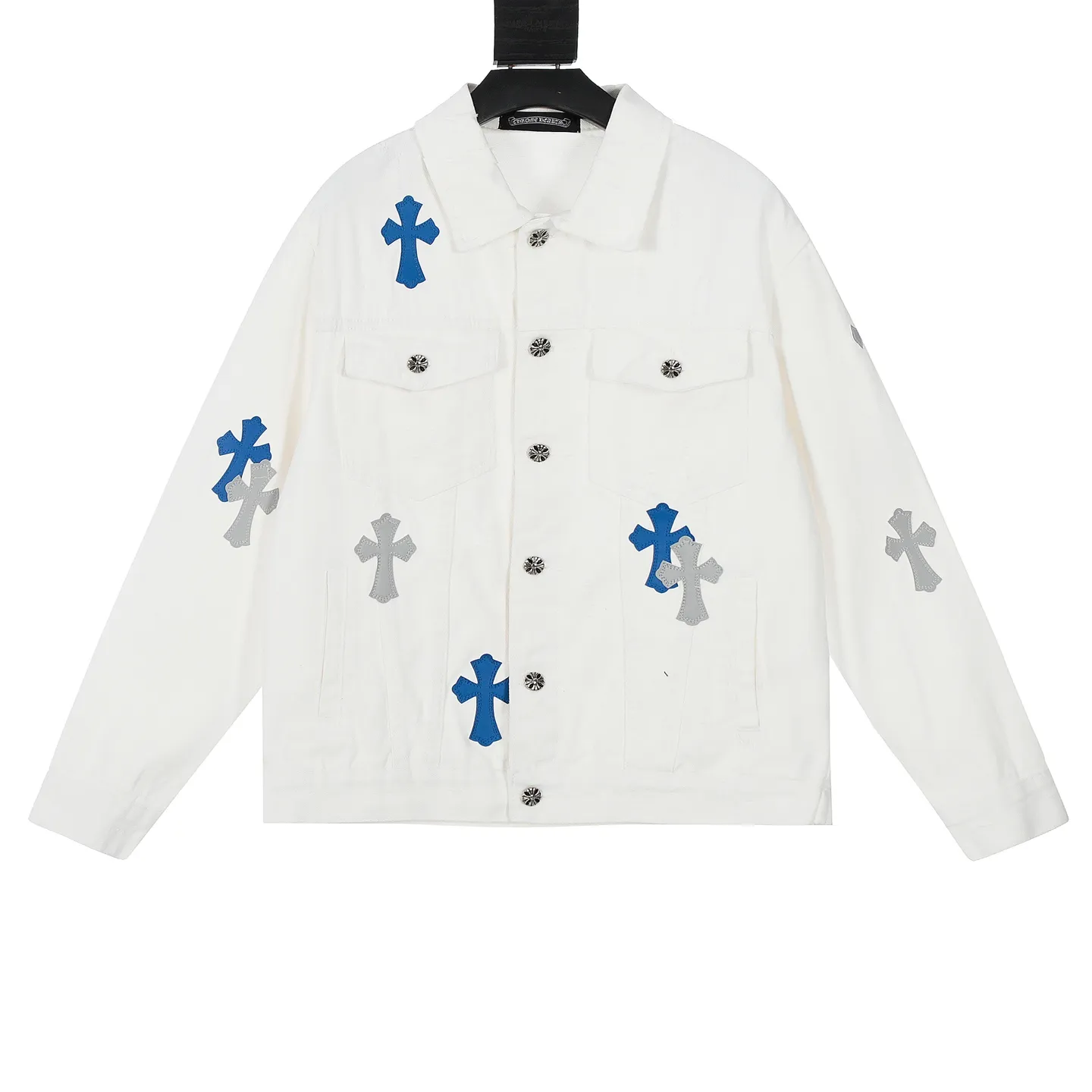 P260 💰 Chrome Hearts Chrome Hearts Cross-Patch Leather Embroidered Shirt Denim Jacket OS version can be worn by both men and women! The fabric is made of twill gauze cotton fabric! The texture is clear and smooth, not easy to wrinkle or fade! The embroidery process is complex and repetitive. There are more than 20 leather labels. It takes 6 repeated embroidery steps to complete the back body. The requirements for the embroidery machine are very strict, and the distance is 45 cm! It won’t work if the spacing is too big, and it won’t work if it’s too small! We make clothes with care, and every detail must be restored one to one! The hardware is all carved and cast, and they are all genuine from the original factory! This piece of clothing consumes a lot of material, with more than 3 meters of material used for one piece of clothing! After the garment is made, it needs to be fixed at high temperature, washed at a water temperature of more than 70 degrees, and softened by adding softener to make the upper body softer and smoother! There is a flap on the sleeve that can be stored into short sleeves! Make it fit that understanding Color: Black White Size: S-M-L-XL